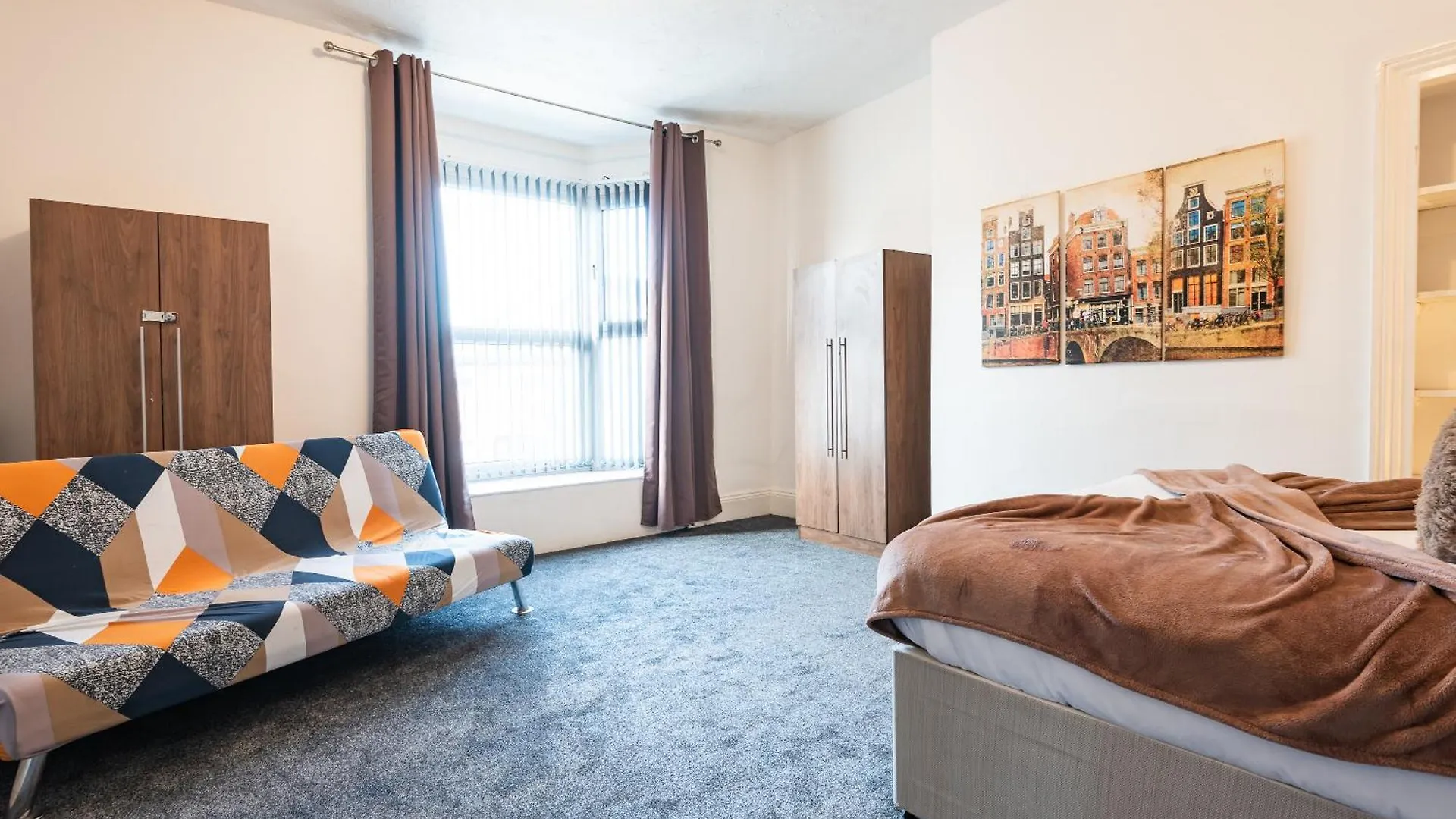 בית נופש קינגסטון אפון הול 6 Roomy Bedrooms Favour Spacious Inn - Sleeps 13 Hull Central Location בריטניה