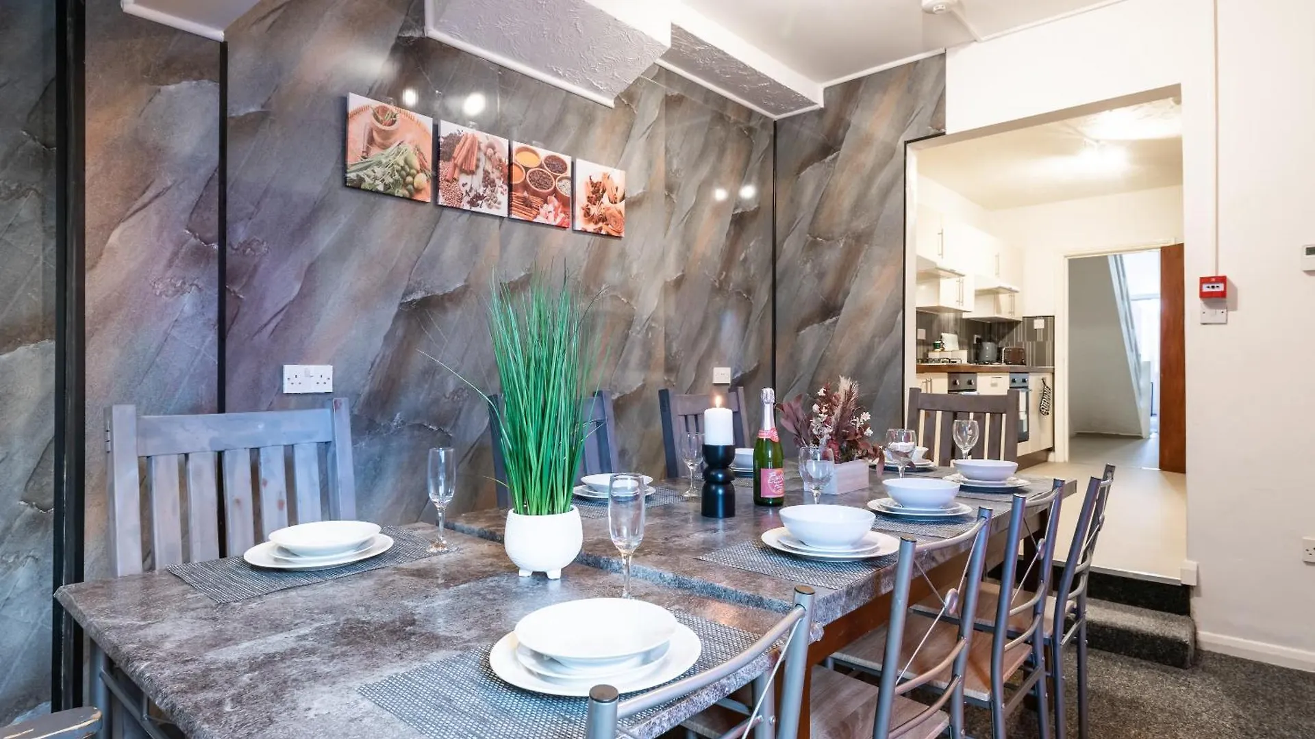 בית נופש קינגסטון אפון הול 6 Roomy Bedrooms Favour Spacious Inn - Sleeps 13 Hull Central Location