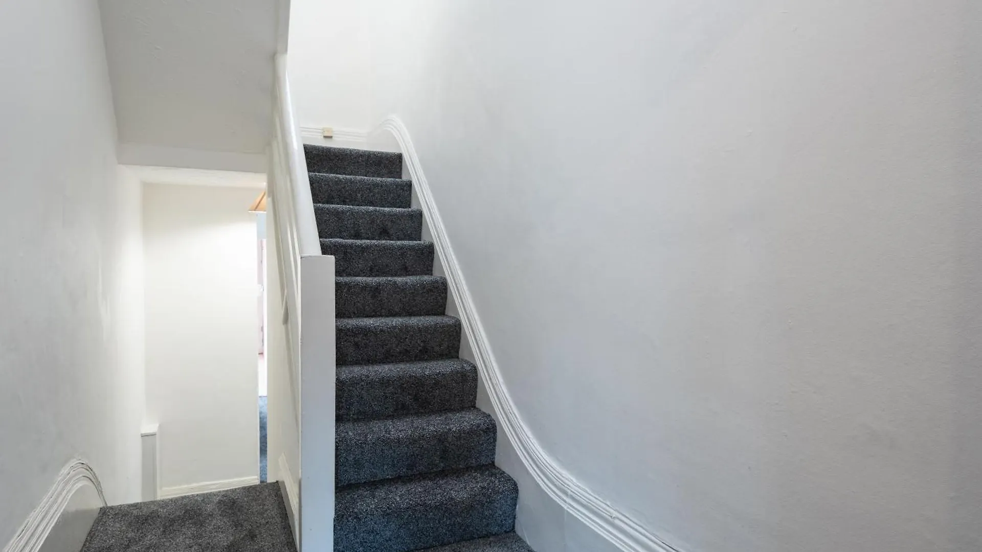 קינגסטון אפון הול 6 Roomy Bedrooms Favour Spacious Inn - Sleeps 13 Hull Central Location