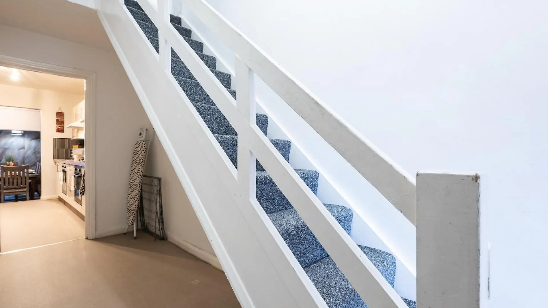 קינגסטון אפון הול 6 Roomy Bedrooms Favour Spacious Inn - Sleeps 13 Hull Central Location 0*, קינגסטון אפון הול