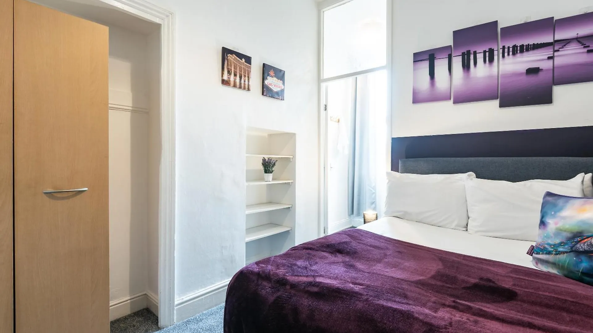 6 Roomy Bedrooms Favour Spacious Inn - Sleeps 13 Hull Central Location Kingston upon Hull 0*,